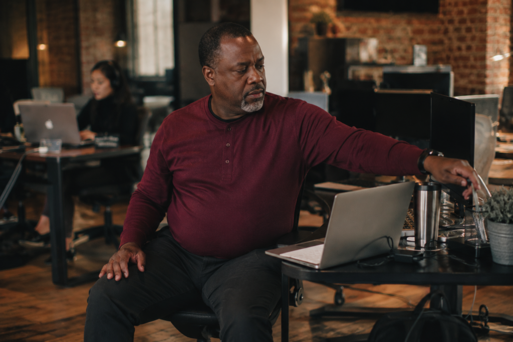 The Fitted Henley as a Smart Casual Alternative to the Polo
